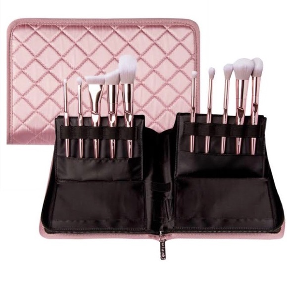 Wet N Wild brush set with case - Picture 2 of 6